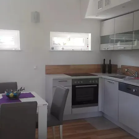 With A Parking Space Okrug Gornji, Ciovo - 15337 * تروغير